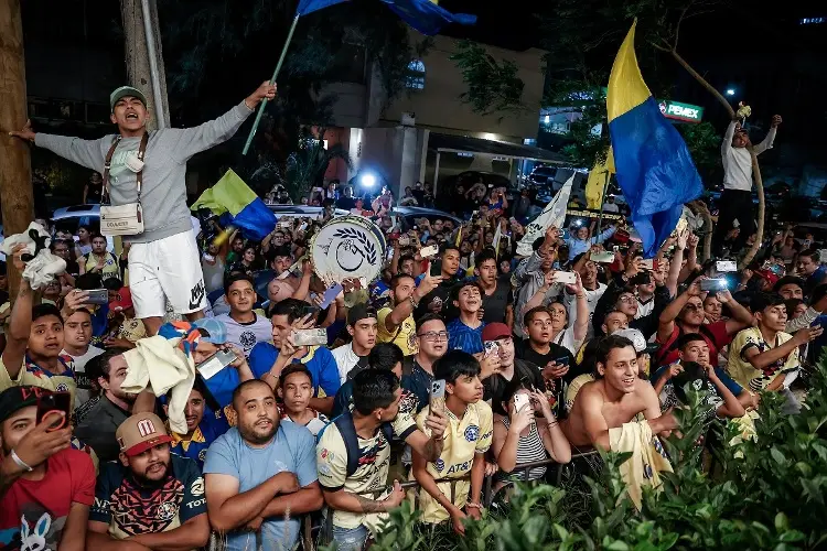 'Las Chivas tienen  miedo', así cantan los Ames en Guadalajara