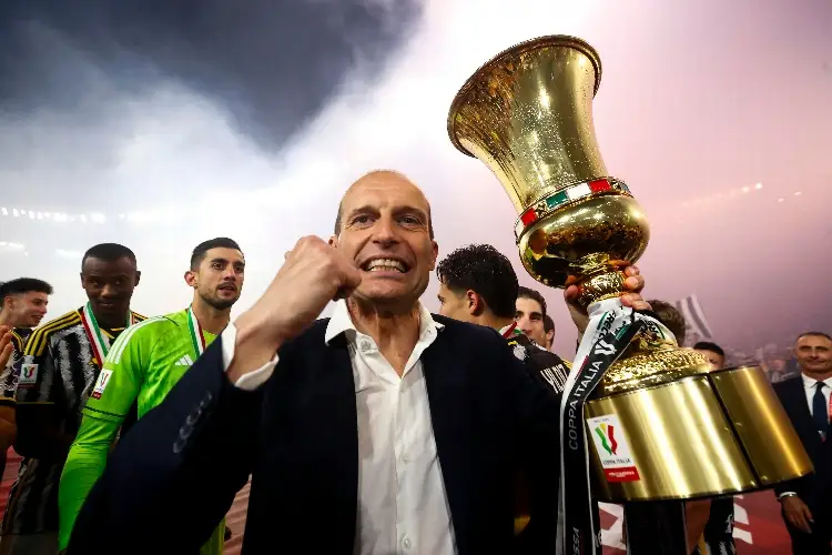 DT de Juventus encara a los árbitros, pese a ganar la Copa (VIDEO)