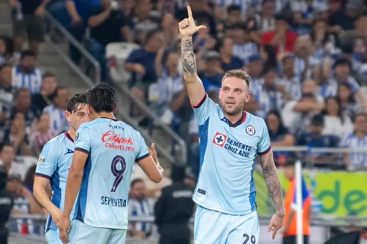 Cruz Azul pega primero a Rayados en la semifinal de ida