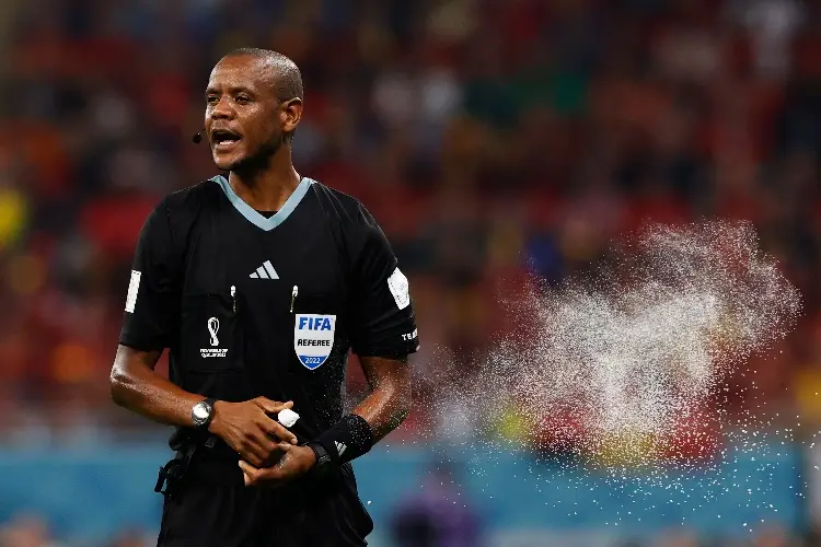 ¡Increíble! FIFA deberá indemnizar al creador del spray de los árbitros