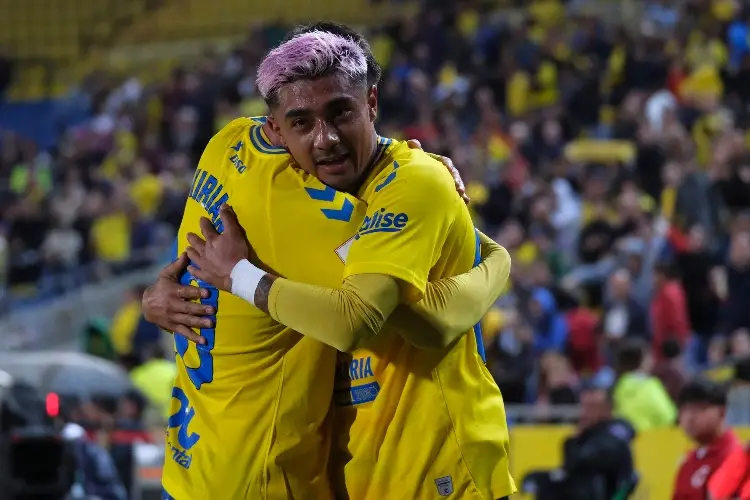 Mexicano Julián Araujo y Las Palmas evitan el descenso