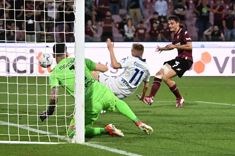 Salernitana pierde sin Memo Ochoa