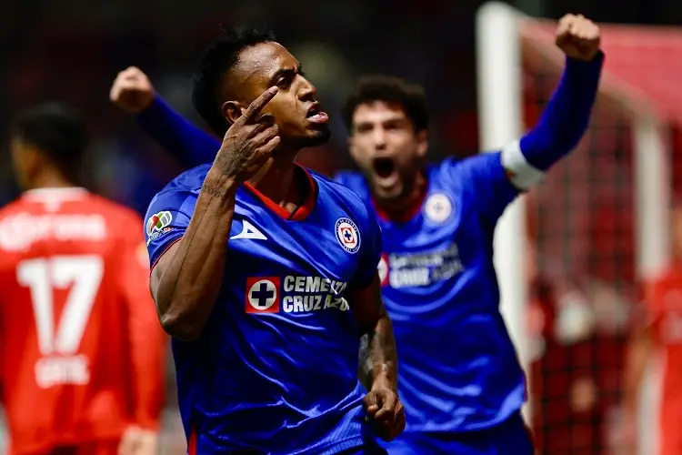 Cruz Azul busca celebrar su aniversario en la cara del América