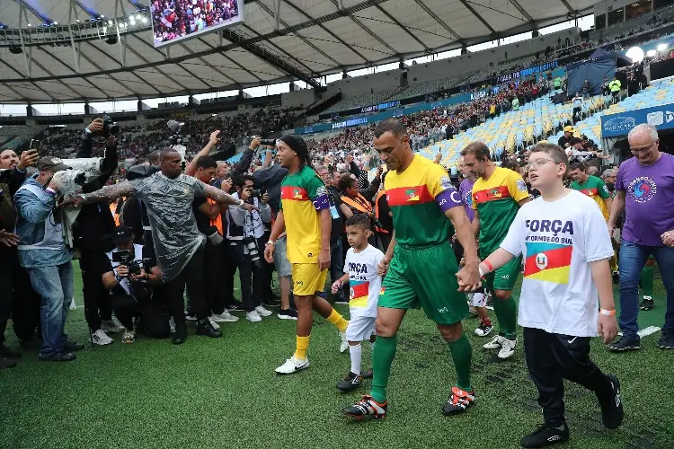 Leyendas brasileñas se reúnen en el Maracaná por los damnificados de las inundaciones