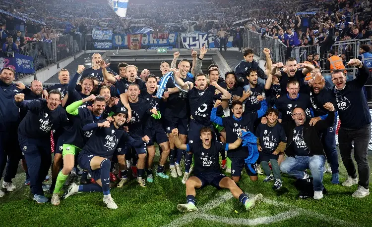 Remontan una desventaja de tres goles y logran permanencia en la Bundesliga