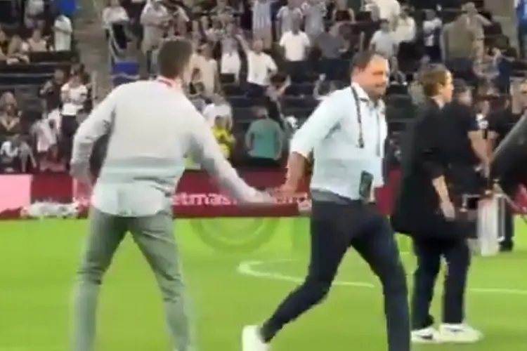 Santiago Baños niega saludo a directivo de Rayados tras perder final (VIDEO)