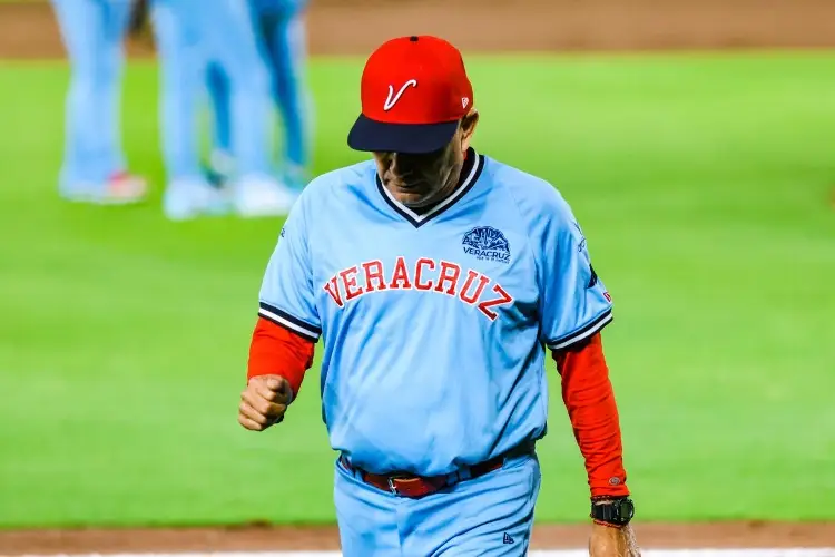 Corren a JJ Pacho de El Águila de Veracruz