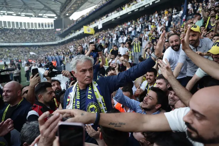 Oficial: Mourinho se convierte en DT del Fenerbahce de Turquía