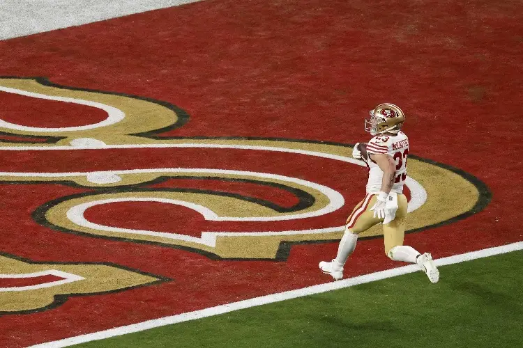 NFL: McCaffrey extiende contrato con los 49ers por 38 millones