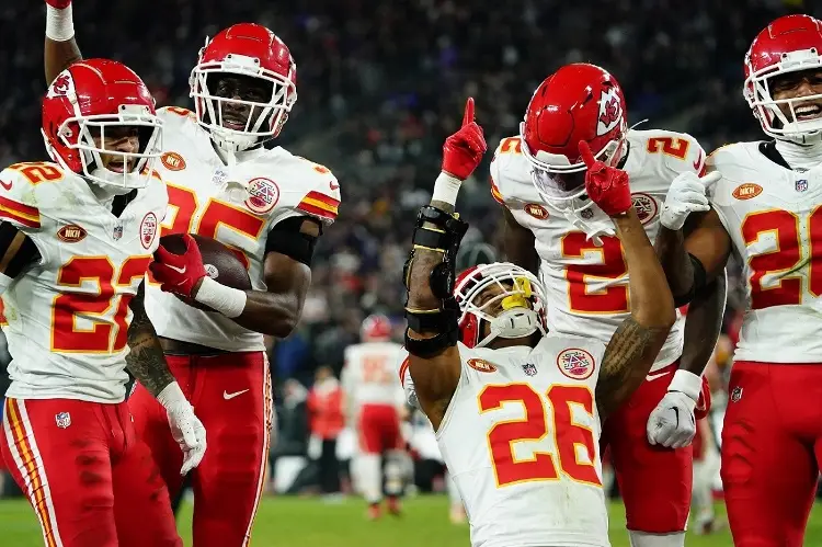 NFL: Jugador de los Jefes sufre paro cardíaco en entrenamiento