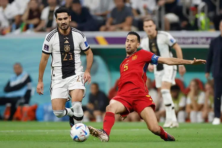 Capitán de Alemania responde tras críticas por sus raíces turcas