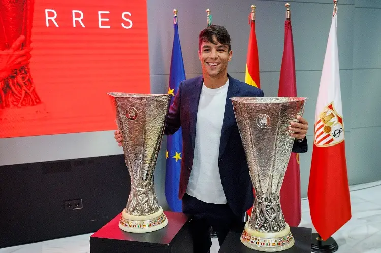 Oliver Torres está amarrado con Rayados, revelan detalles