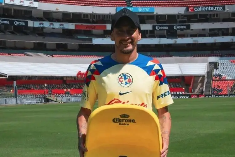 Rubens Sambueza se lleva butaca del Estadio Azteca