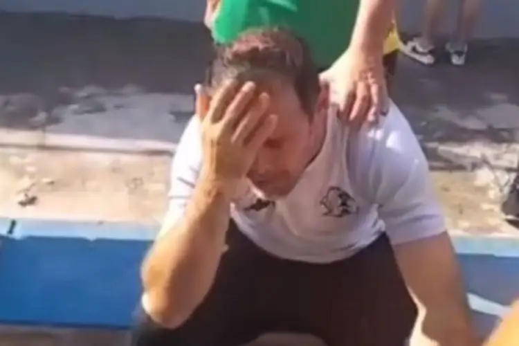Explota bomba previo a juego en Argentina, un DT termina en el hospital (VIDEO)
