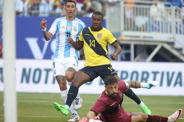 Leyenda de Ecuador enfurece porque el capitán es un naturalizado