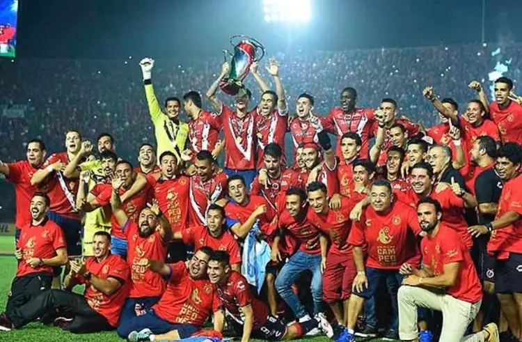 De ganar la Copa MX con los Tiburones Rojos, a retirarse en el futbol de Belice