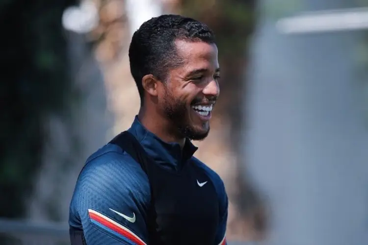 Giovani dos Santos saldría del retiro para jugar en Europa 