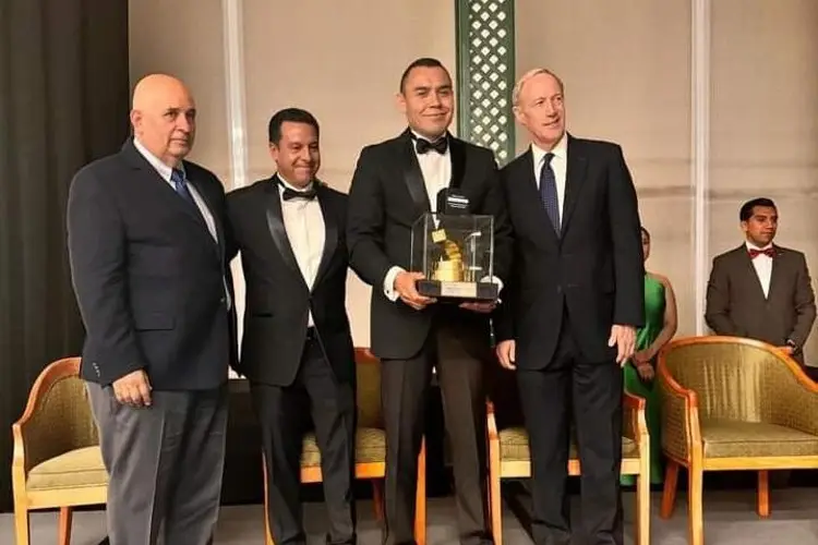 Entregan premio al 'Gato' Ortíz como el mejor árbitro de la Liga MX