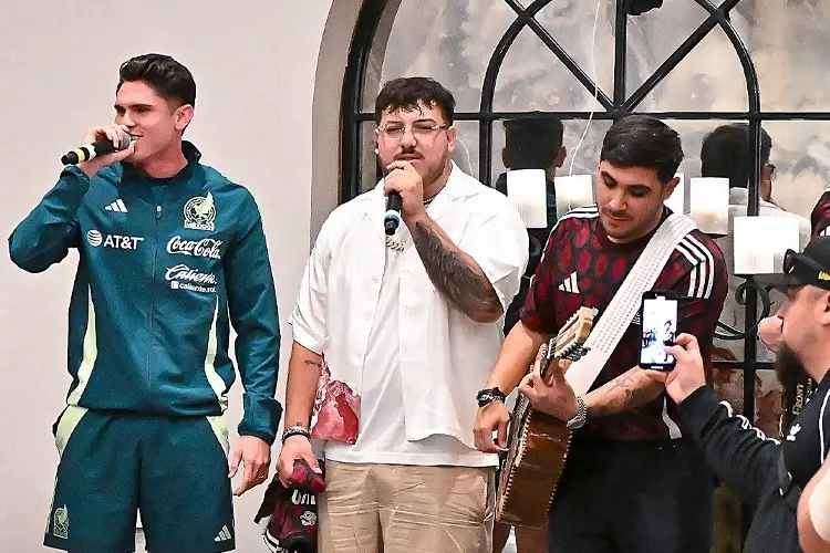 Jugadores de la Selección Mexicana se echan un 'palomazo' con Grupo Frontera (VIDEO)