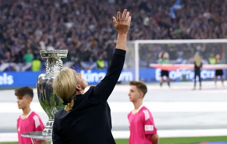 Así fue el emotivo homenaje a Beckenbauer en la inauguración de la Eurocopa (VIDEO)