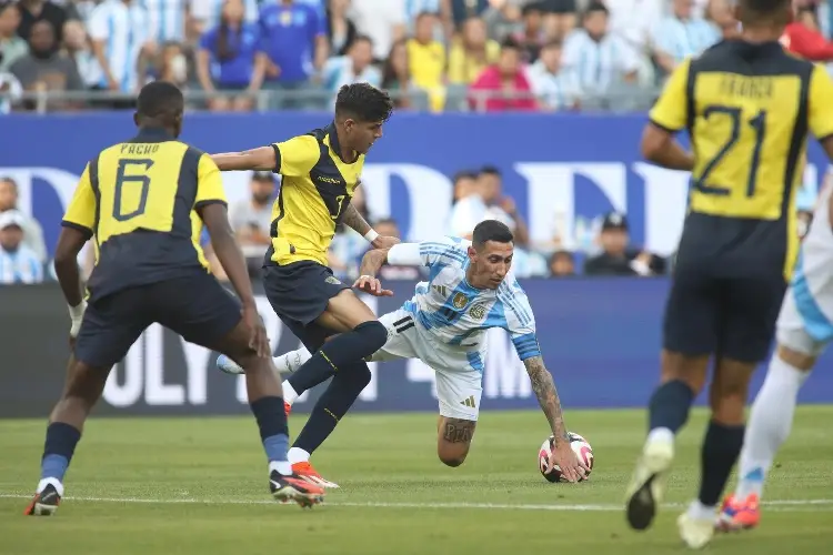 Con tres jugadores de la Liga MX, Ecuador se medirá a México en la Copa América