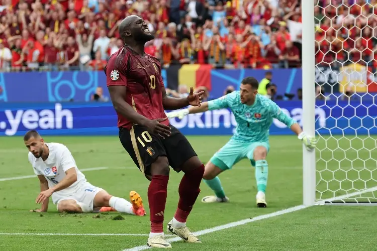 El concierto de errores de Lukaku vs Eslovaquia, con todo y sus goles anulados (VIDEO)