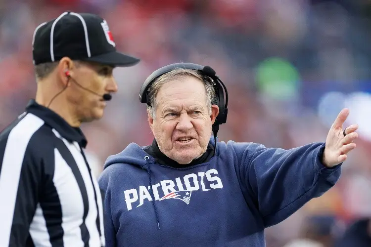 Bill Belichick presume a su novia ¡48 años menor que él! (FOTOS)