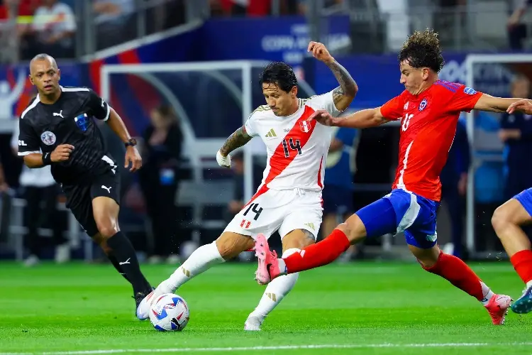 Chile y Perú se estrenan con aburrido empate
