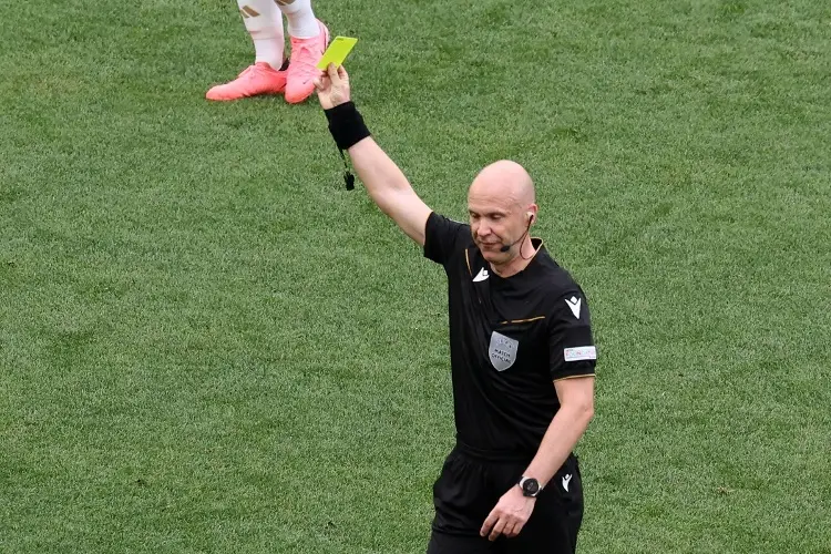 ¡INSÓLITO! Por una amarilla al cuerpo técnico podrían ser eliminados de la Eurocopa