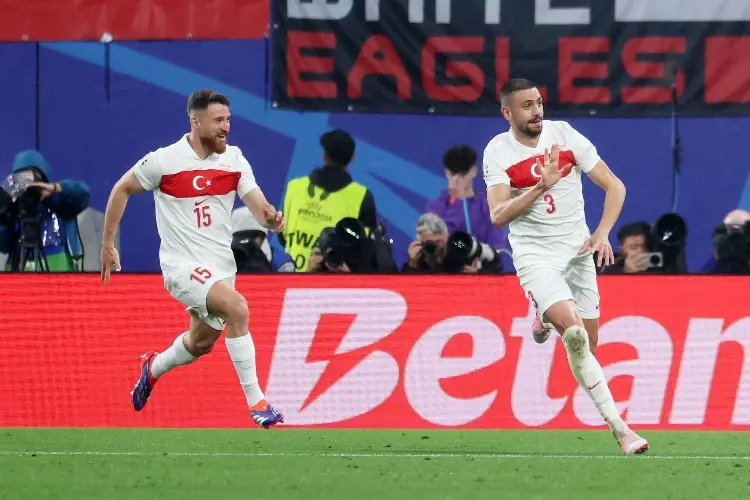Turquía consigue el último boleto a cuartos de final de la Euro