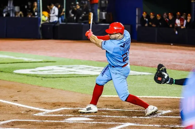 Connor Panas se va de El Águila