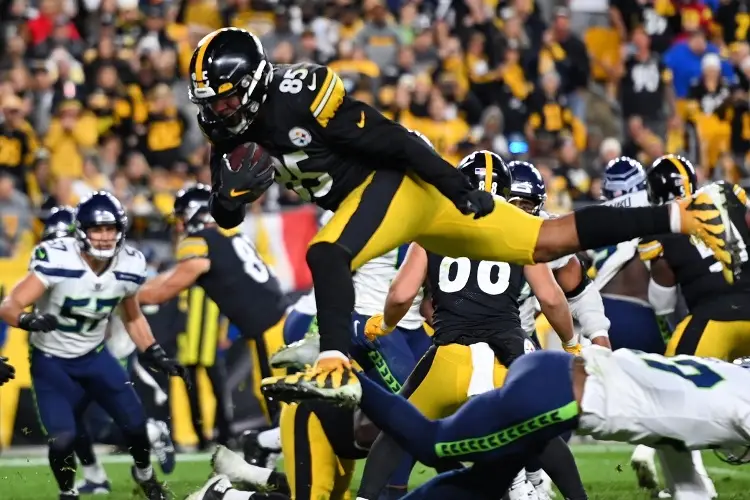 NFL: Steelers suspende a jugador acusado de violencia doméstica