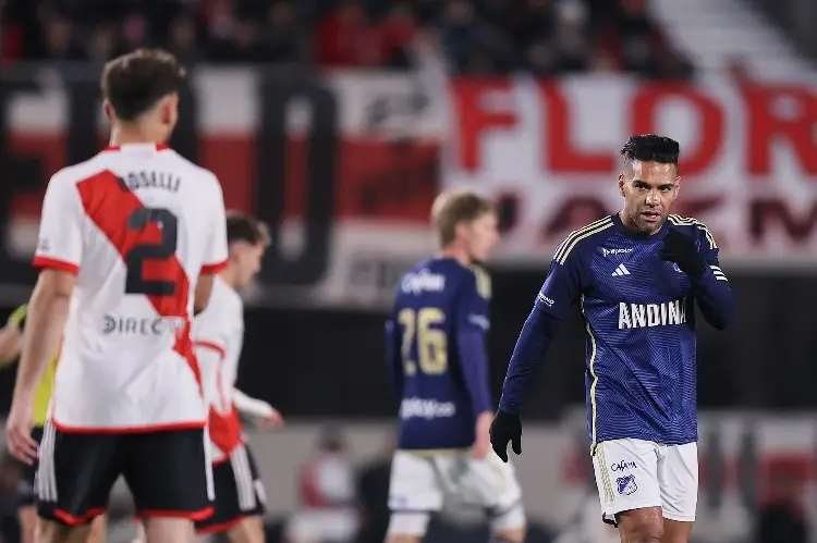 Falcao vuelve a jugar en la casa de River Plate 15 años después