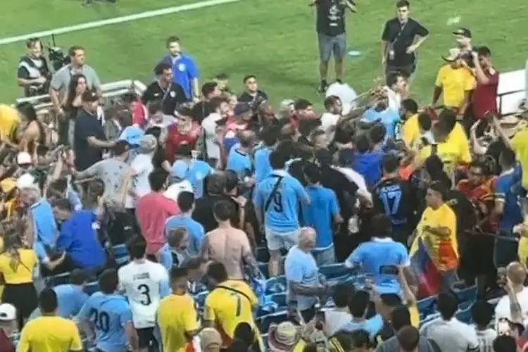 Jugadores uruguayos terminan a los golpes con hinchas colombianos (VIDEO)