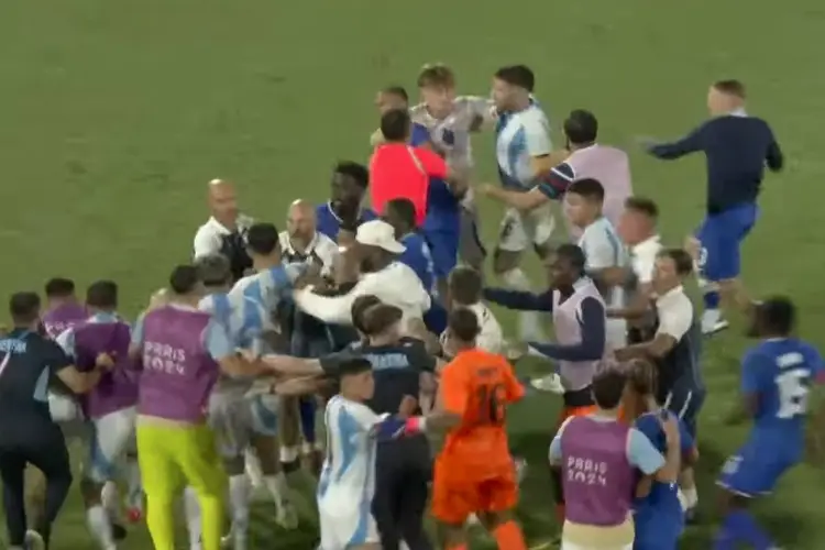 París 2024: Francia vs Argentina termina en batalla campal (VIDEO)