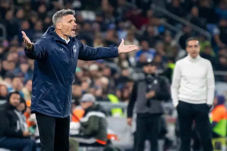 'Tano' Ortiz se sigue viendo como DT de Rayados, pese a rumores