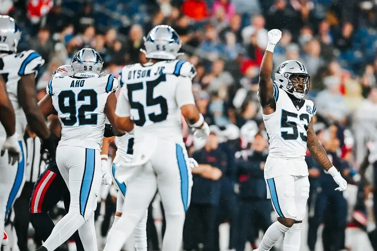 Avión de equipo de la NFL se descarrila 