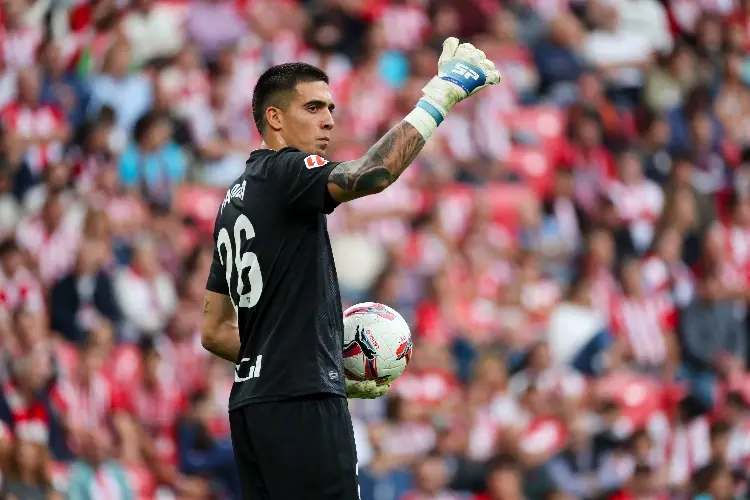 Mexicano Alex Padilla podría debutar en la Europa League 