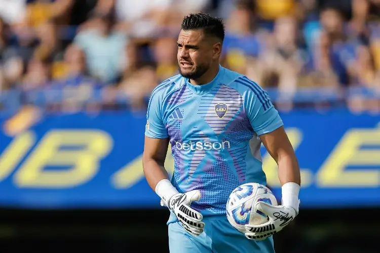 Duro castigo a portero de Boca Juniors por agredir fans tras perder vs River Plate (VIDEO)