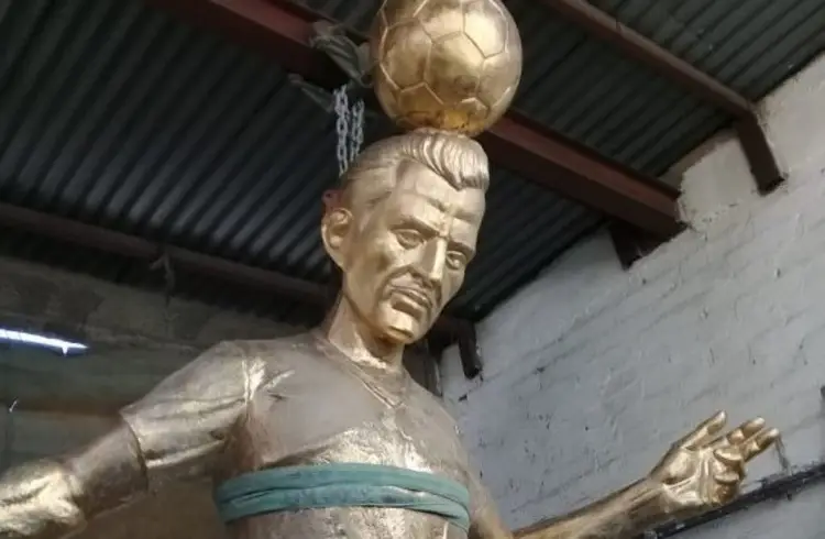 Estatua del 'Pirata' Fuente está en pésimas condiciones durante la remodelación del Estadio