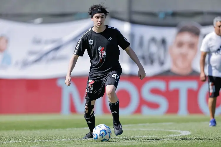 Debut de un 'streamer' en liga de Argentina desata polémica