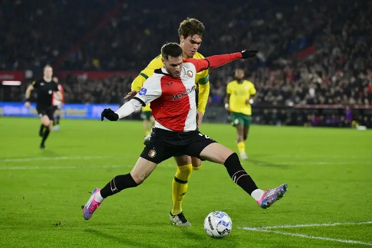 Santi Giménez rescata empate del Feyenoord con un golazo (VIDEO)