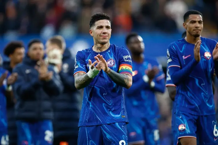 Chelsea mantiene viva su lucha por el subliderato tras superar al Aston Villa