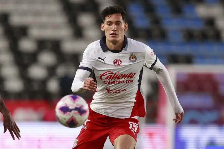 Cruz Azul lanza oferta millonaria por el Chiquete Orozco