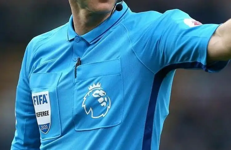 Árbitro de Premier League despedido tras polémico video y uso de dr0gas (VIDEO)