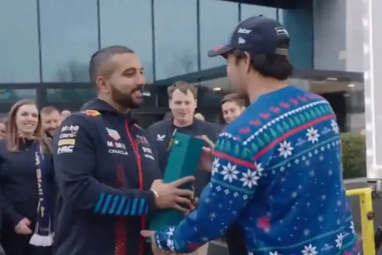 El enorme gesto de 'Checo' Pérez con todos los empleados de Red Bull (VIDEO)