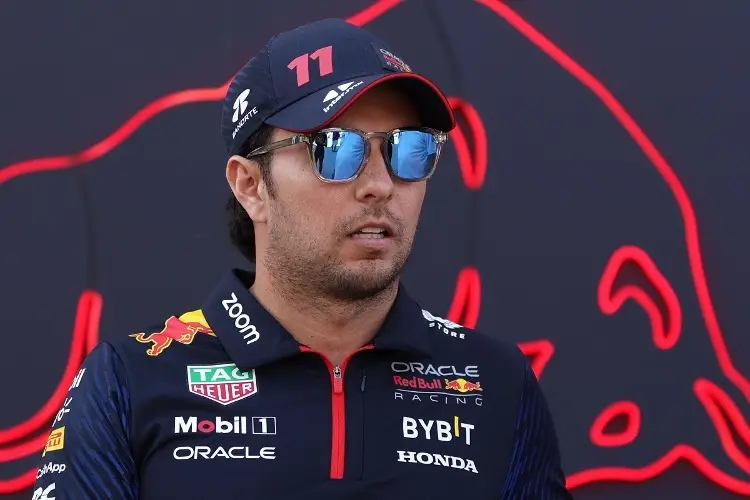 'Checo' Pérez aparece como piloto de Red Bull para 2025