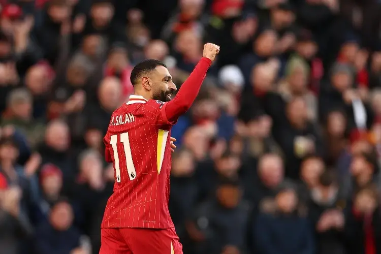 Liverpool destroza a su rival y manda en la Premier League  