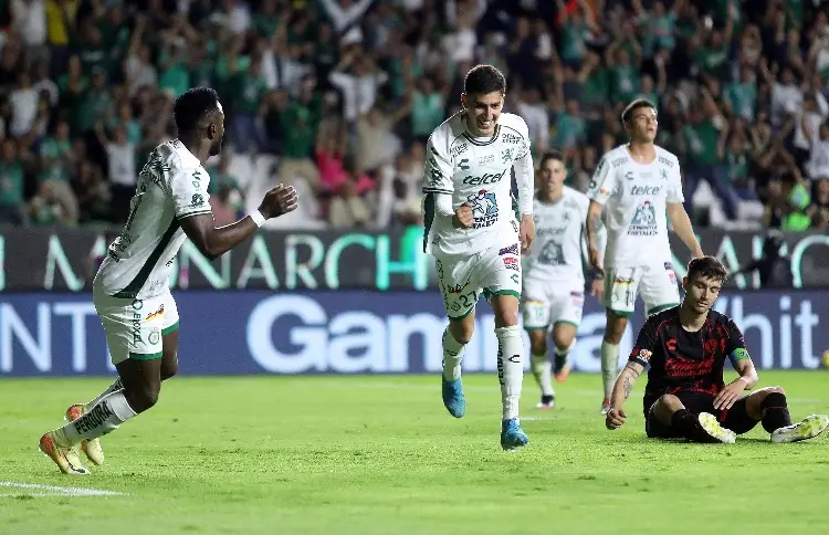 León mantiene liderato tras vencer en el último minuto a los Xolos
