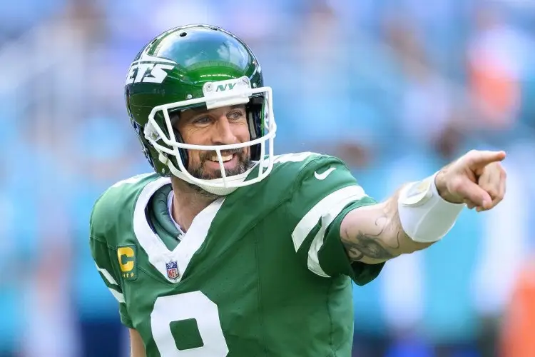 Steelers buscan un quarterback: Aaron Rodgers